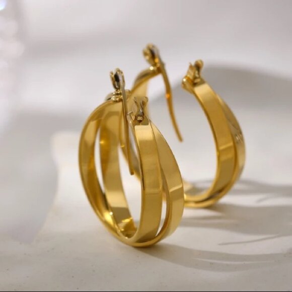 Jewelry - 🧡18K gold plated hollow hoops earring